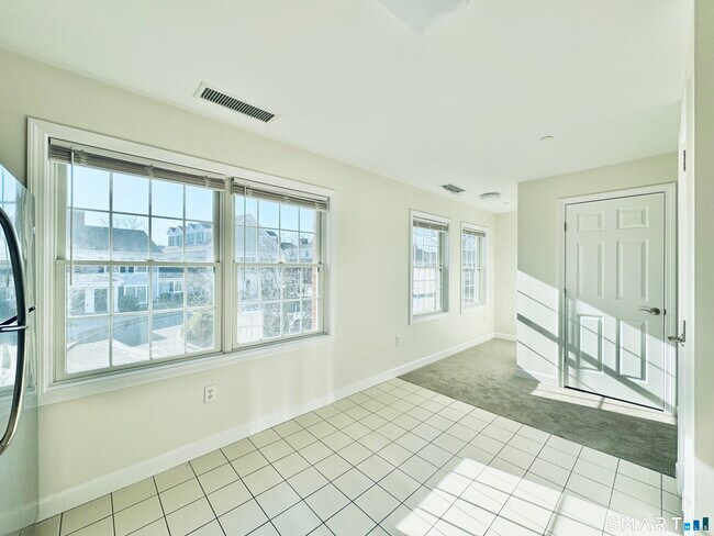 Building Photo - 36 Fairgate Dr