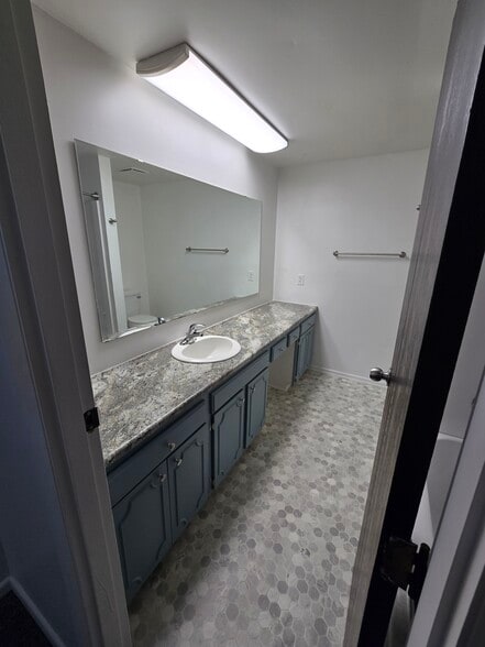 Building Photo - 162 Chris Drive