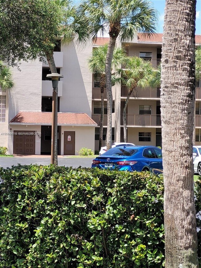 Building Photo - 1811 Sabal Palm Dr