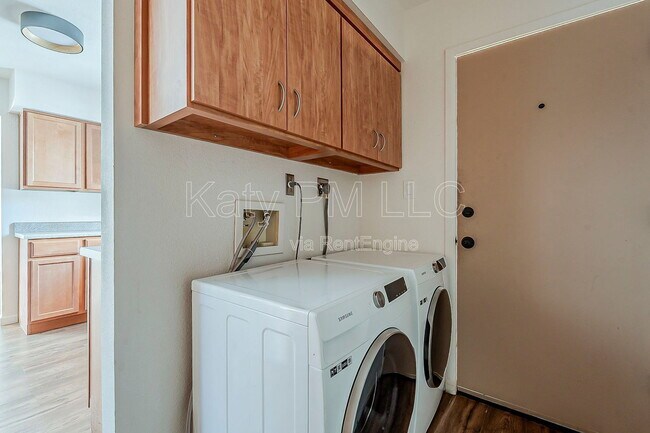 Building Photo - 231 N Robson