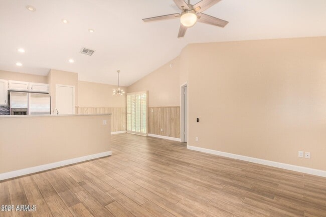 Building Photo - 3013 E Bluefield Ave