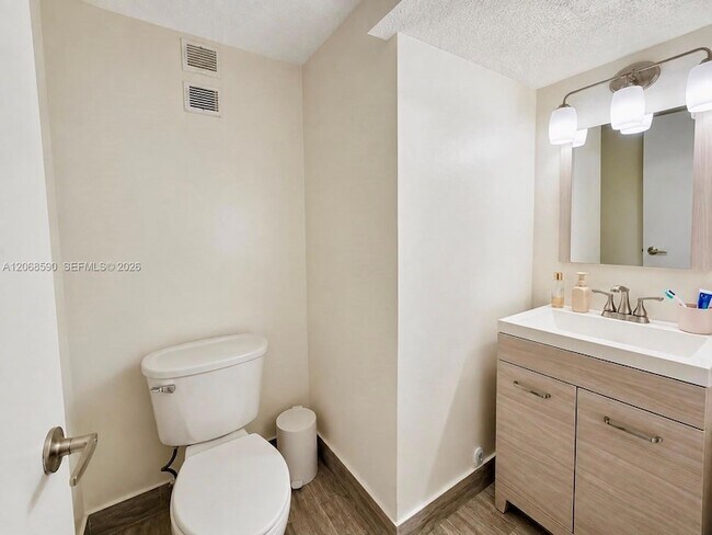 Building Photo - 9645 SW 152nd Ave