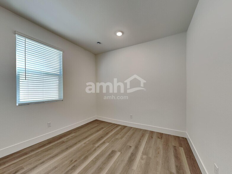 Building Photo - 8414 Buckskin Clf Ave