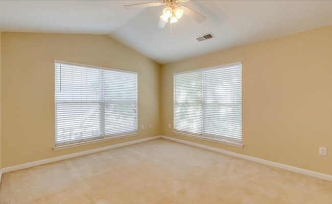 Building Photo - 3 Bedroom Townhome Woodlands of Clemson