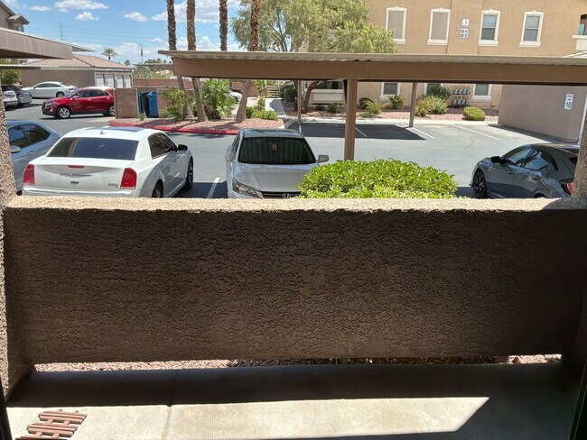 Building Photo - Condo 2 bedroom 2 bathroom Gated Entrance