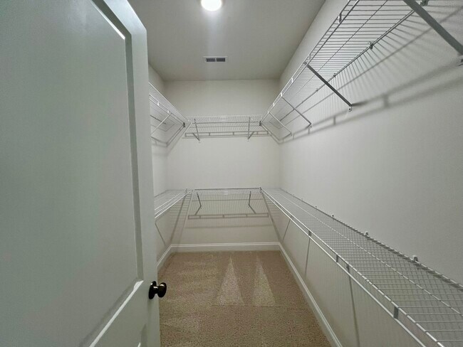 Building Photo - 2132 Barrowcliffe Dr NW