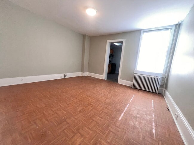 Building Photo - Contemporary 2 Bedroom Townhome w/ Updated Kitchen & Washer/dryer