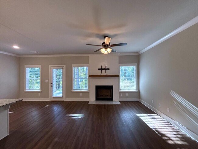 Building Photo - 173 Russell Way