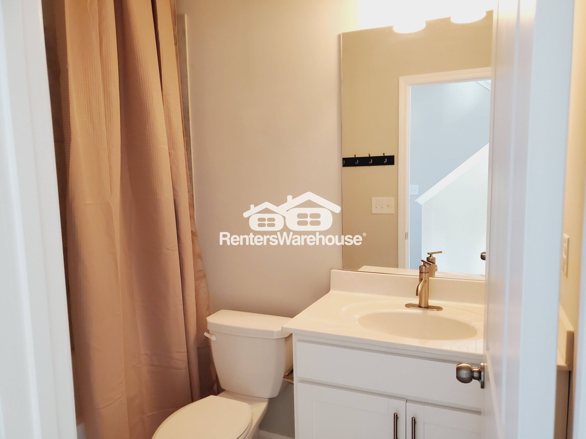 Building Photo - 328 Commons Ave