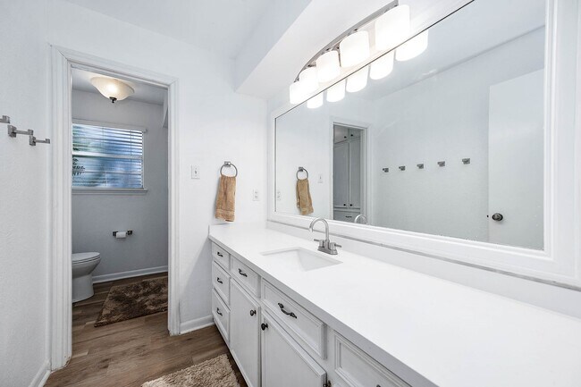 Building Photo - 26715 Maplewood Dr