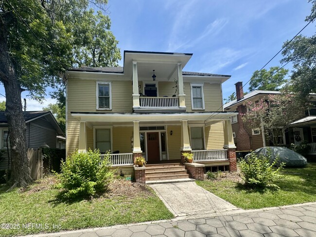 Primary Photo - 2037 Myra St