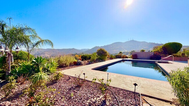 Building Photo - 1509 Macadamia Dr