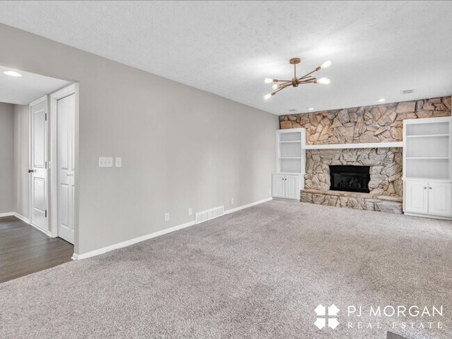 Building Photo - 3 bedroom 2 bath house in a great location!