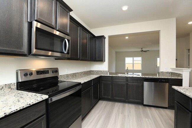 Building Photo - Spacious Brand New Home with 5 Bed/2.5 bat...