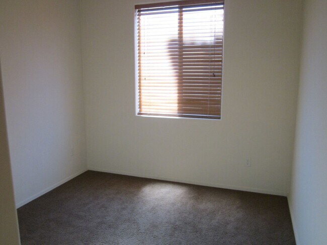 Building Photo - 10414 S Painted Mare Dr