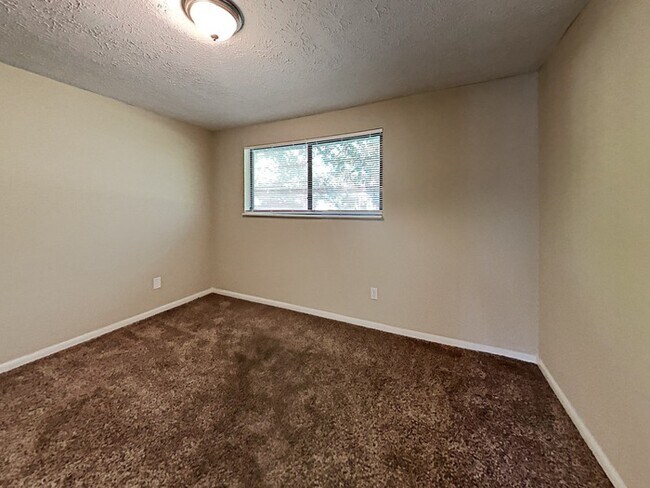 Building Photo - Northside Home