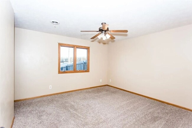 Building Photo - Spacious home in Ogden!