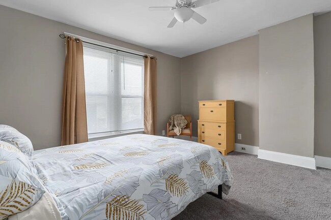 Building Photo - 477 E Gates St