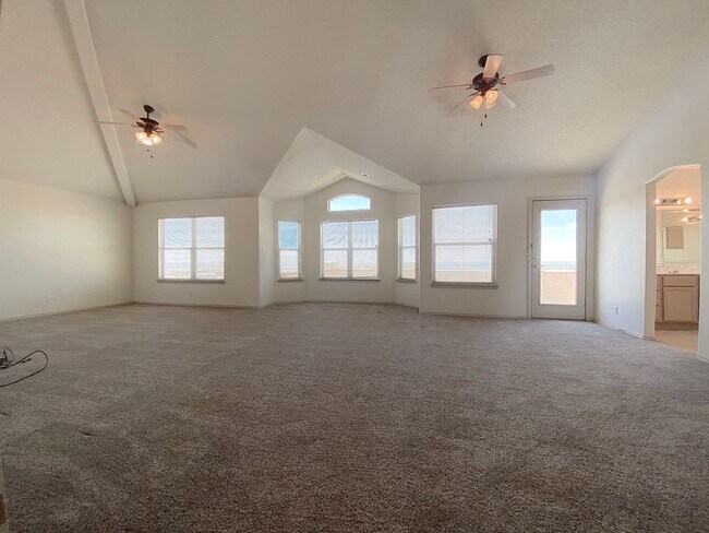 Building Photo - West El Paso LARGE 4bed/3.5bath 3 Car Garage Home-VIEWS!
