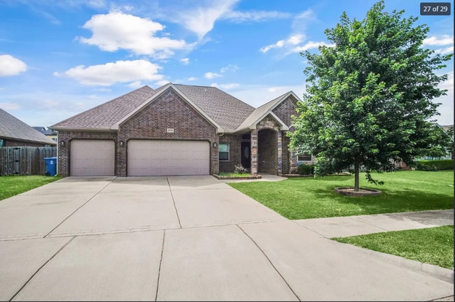 Building Photo - 2300 SW Chaddington Rd