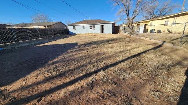 Building Photo - 1012 E Brazos St