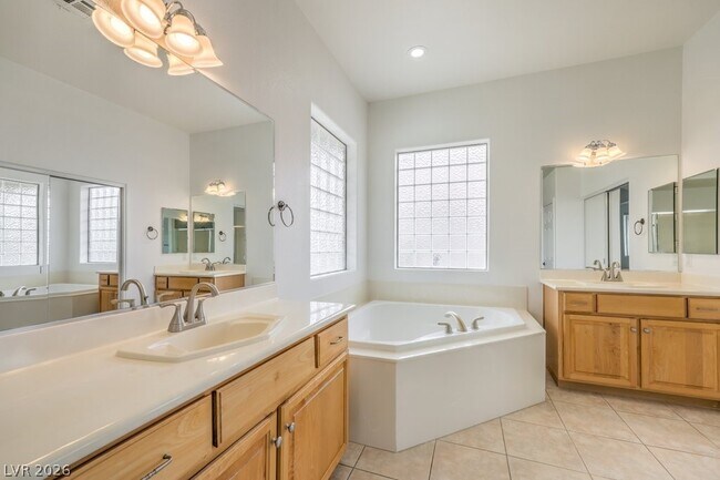 Building Photo - 1393 Romanesca Dr