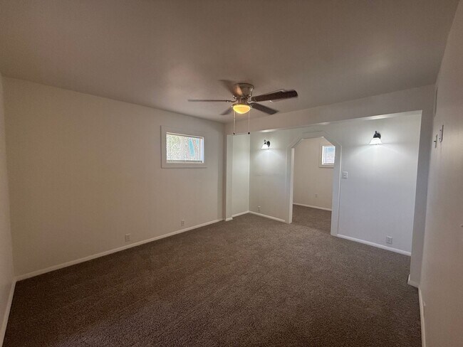 Building Photo - 2 Bedroom 2 Bathroom Home