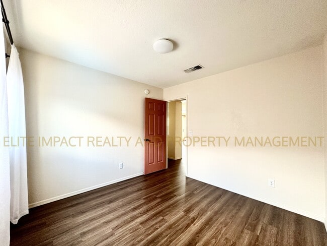 Building Photo - 10930 S San Clemente Camino