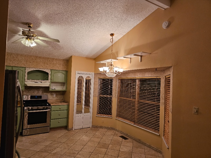 Building Photo - 1163 Colby Dr
