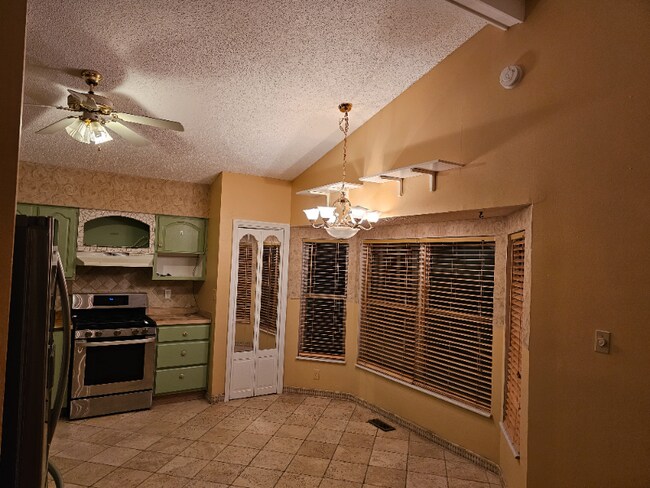 Building Photo - 1163 Colby Dr