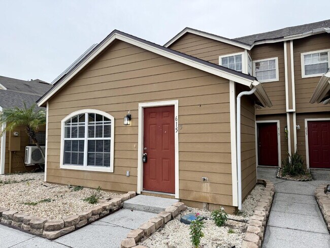 Building Photo - Spacious 3-Bedroom Townhome in Davenport