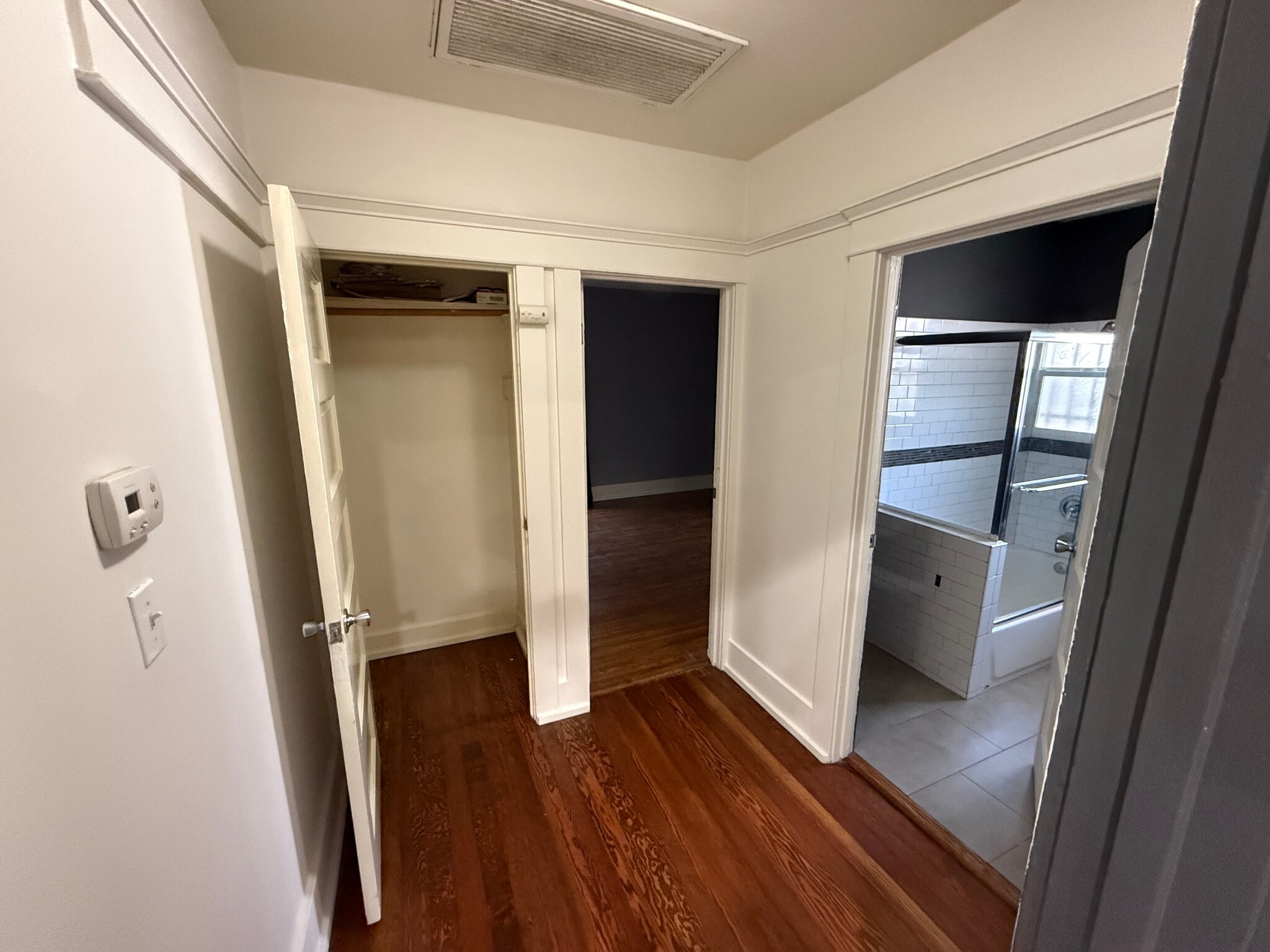 Building Photo - 1493 W 47th St