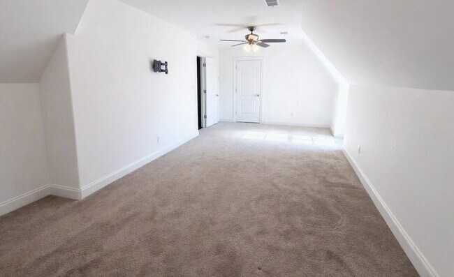 Building Photo - 30 Birkdale Dr