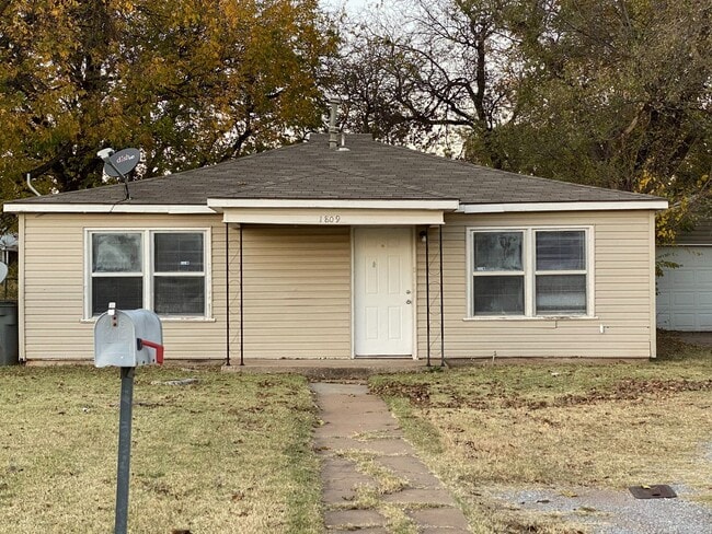Primary Photo - 1809 NW Lawton Ave