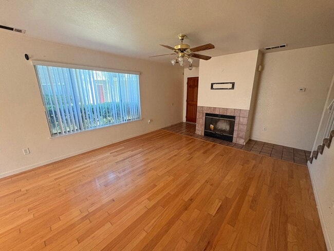 Building Photo - 2406 W Packwood Dr