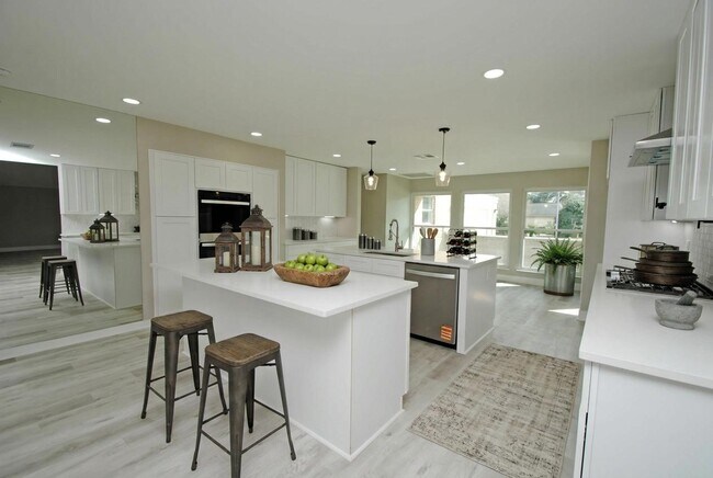 Building Photo - 3322 Robinson Rd