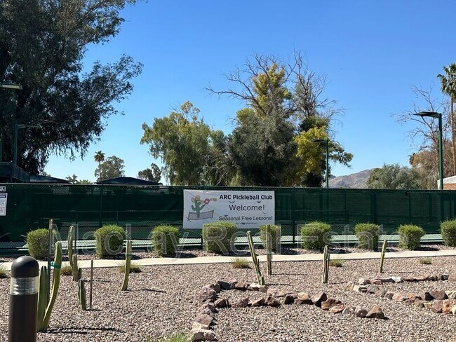 Building Photo - 5001 E Mesquite Wood Ct