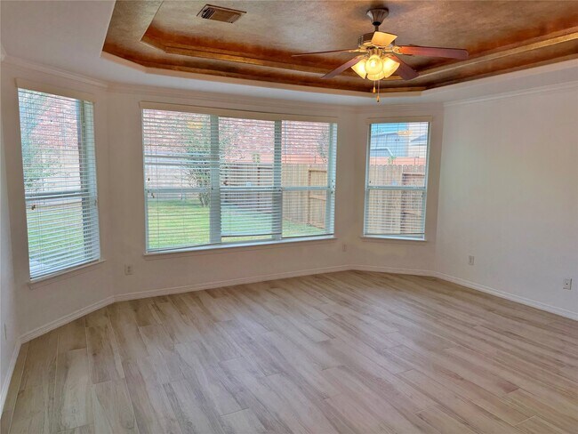 Building Photo - 16406 Lakewood Field Dr