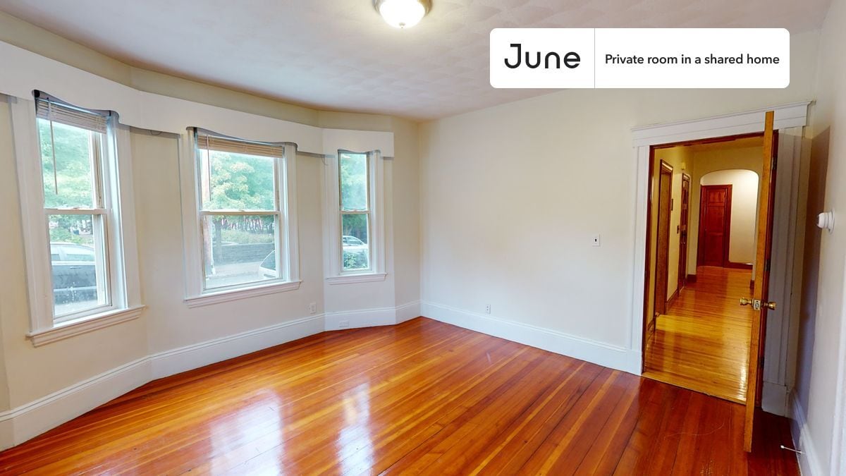 Building Photo - Room in Shared 5 bed/1 bath home