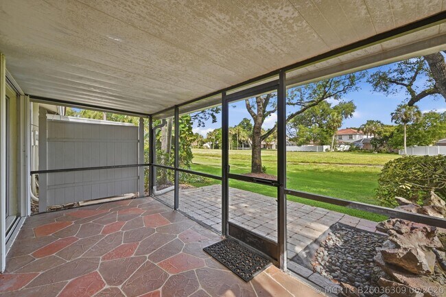 Building Photo - 7618 Pinewalk Dr S