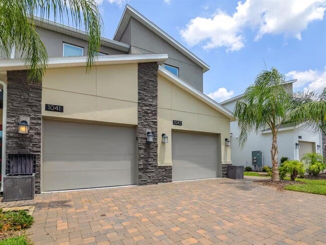 Building Photo - 1043 Splash Shot Pl