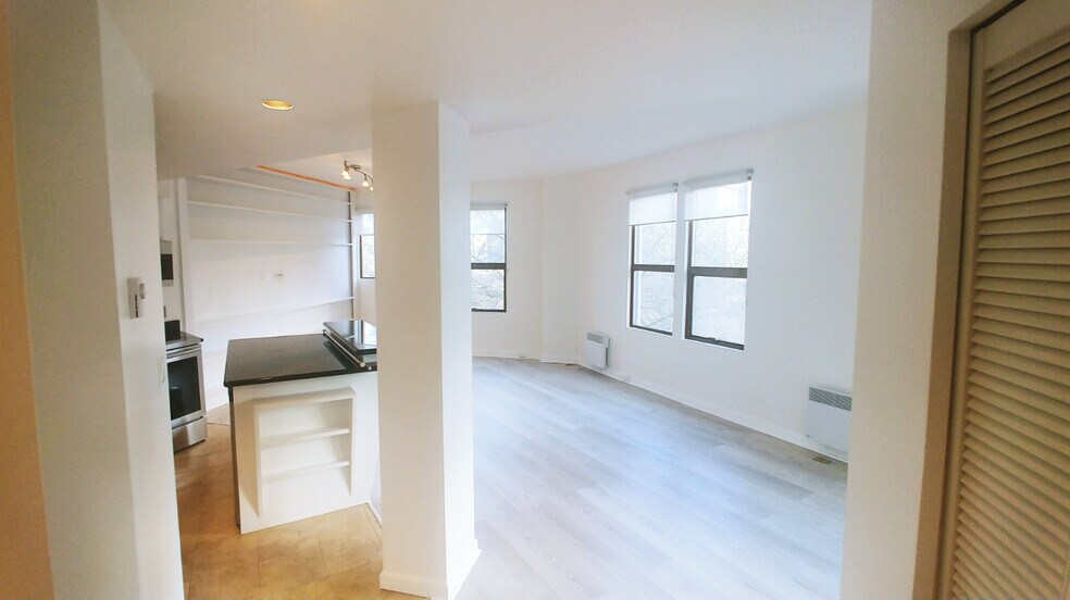 Building Photo - 2700 4th Ave