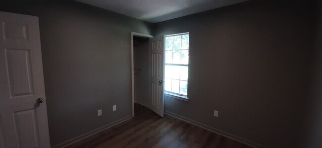 Building Photo - 426 Summer Dr