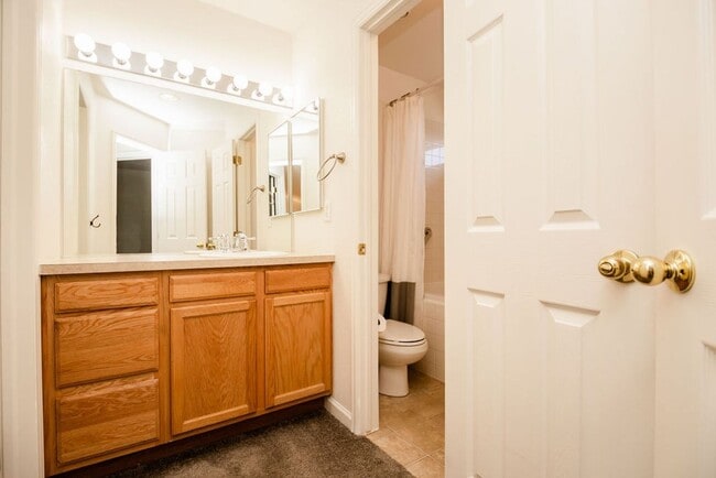 Building Photo - 4040 Plum Creek Dr