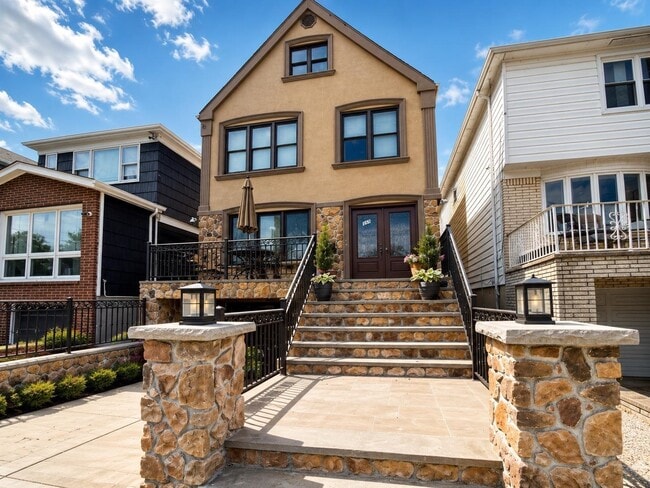 Building Photo - 859 Avenue C