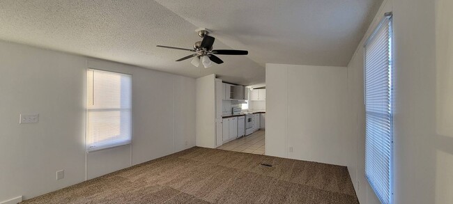 Building Photo - Ready to Move in