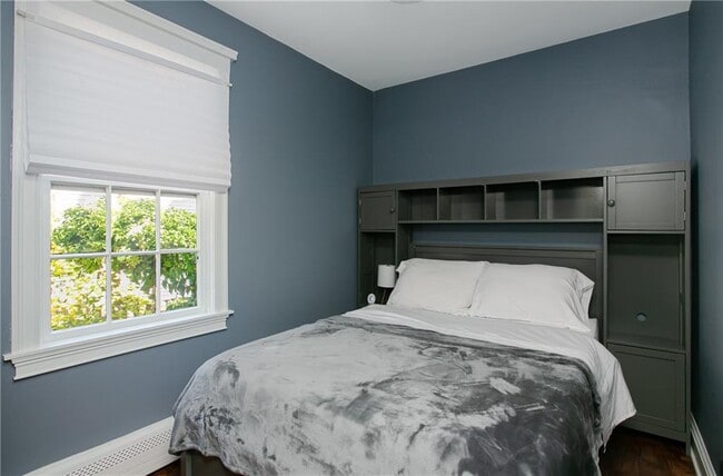 Building Photo - 5 Cherry St