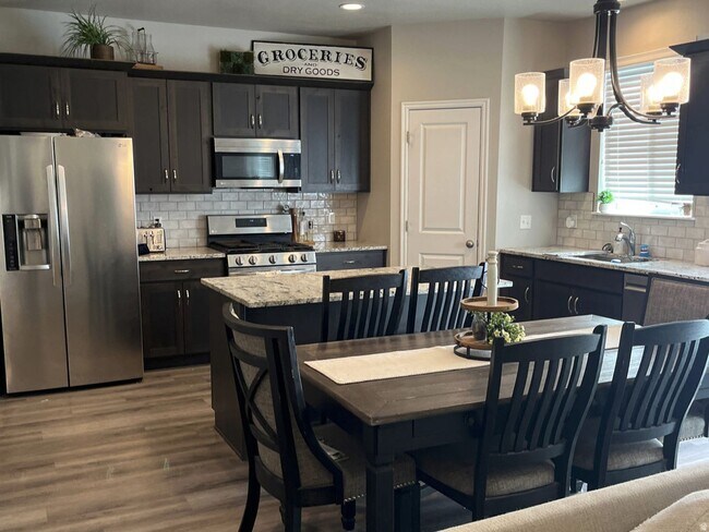 Building Photo - Convenient Tremonton Living | 3-Bed Townhome with Amentities