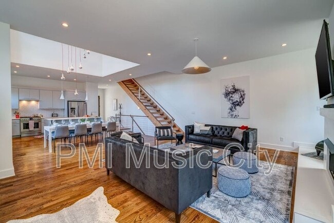 Building Photo - 938 Southside Pl