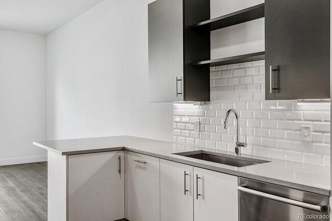 Building Photo - 2525 Arapahoe St